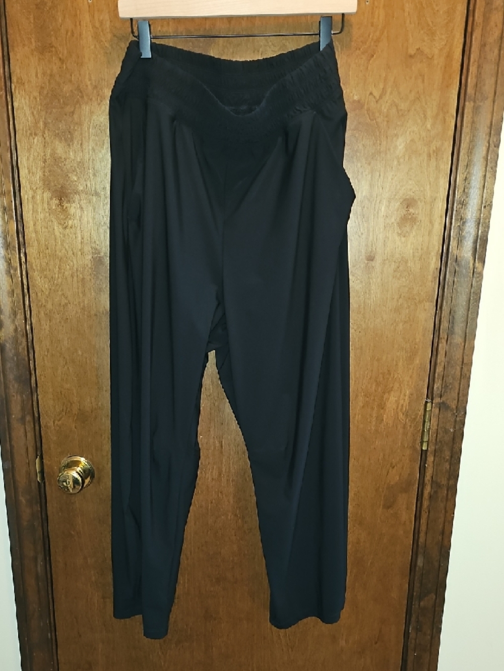 Black Women's High Waisted Sleek Tech Barrel Ankle Pants-